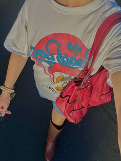 oversized tee outfit inspo red purse boots Oversized Tee Outfit, Brown Boots Outfit, Tee Outfit, Oversized Tee, Boots Outfit, Brown Boots, Purse