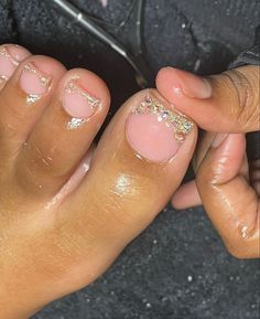 Short Gold Acrylic Nails, Elegant Pedicure, Instagram Overlay, Pedicure Trends, Spongebob Pics, Shape Nails