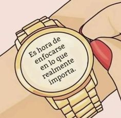 a person with a watch on their wrist that says, es hora de enfocarse en lo que realmente impora