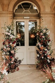 Pale pink and red autumnal wedding flower column decorations Fall Flower Arch Wedding, Rusty Red Wedding, Ballroom Wedding Flowers, Moody Wedding Ceremony Decor, Classy October Wedding, Blush Autumn Wedding, Wedding Flower Columns, Rust Floral Arrangement, Fall Floral Arch Wedding