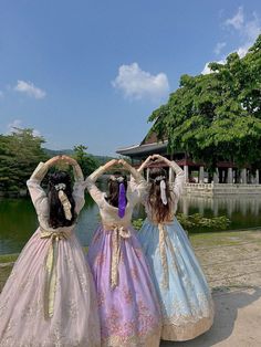 South Korea Culture Traditional Dresses, South Korea Traditional Dress, Korea Culture Aesthetic, Seoul Friends Aesthetic, South Korea Trip Aesthetic, Korea Places To Visit