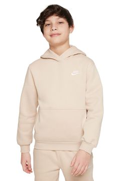 This quintessential, sporty hoodie is made from a cozy cotton blend and marked with an embroidered Futura logo, all in a scaled-down kids' size. Fixed hood Kangaroo pocket 80% cotton, 20% polyester Machine wash, tumble dry Imported Sporty Hoodie, Short Sleeve Shirt Women, Beige Style, Mens Short Sleeve Shirt, Kids Club, Nike Kids, Grade School, Boys Top, Football Games