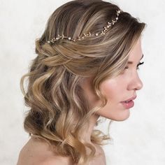 Meadow Pearl Headband hairstyle hairstylist hairstyles Headpiece For Wedding, Hair Accessories For Wedding, Princess Hairstyle, Hairstyles Design, Accessories For Wedding, Hairstyle Short, Ladies Hair, Beautiful Hairstyle, Crown Hair