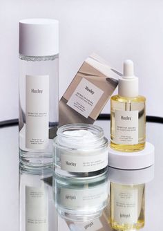 Skincare Products Design, Korean Skincare Products Aesthetic, Beauty Products Design, Beauty Products Branding, Truly Beauty Products, Aesthetic Skincare Products, Best Korean Skincare Products, Best Skin Products, Product Skincare