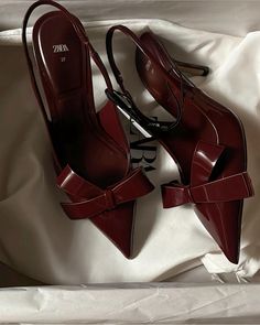 Pilates Food, Elegant Shoes Heels, Work Aesthetic, Girl Therapy, Personal Investigation, Food Motivation, Pretty Heels, Fancy Heels, Fashion Shoes Heels