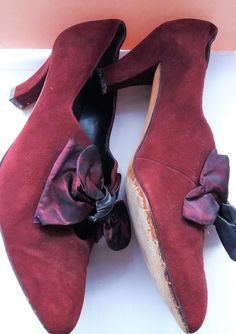 1980S LOVELY 1940s STYLE BURGANDY SHOES GOOD VINTAGE CONDITION THE HEELS ARE OK BUT MAY NEED RE HEELING AT SOME POINT DUE TO AGE Vintage Red Heels For Fall, Vintage Burgundy Heels For Formal Occasions, Vintage Suede Low Heel Heels, Vintage Suede Heels With Low Heel, Burgundy Suede Closed Toe Heels, Vintage Suede Pointed Toe Heels, Vintage Suede Heels With Pointed Toe, Vintage Suede Heels With Almond Toe, Vintage Burgundy Heels With Round Toe