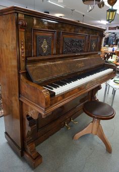 an old piano is on display in a store