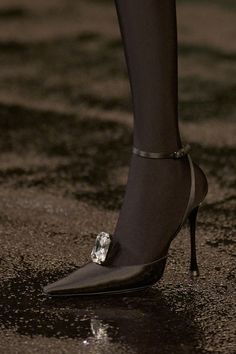 Shoes Runway, Runway 2024, Elegant Shoes Heels, Runway Shoes, Couture Details, Saint Laurent Shoes, Shoe Boot Sandals, Fashion High Heels, Dream Shoes