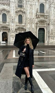 Fall Outfits London, London In Winter Outfits, Outfit Paris Invierno, Autumn Paris Outfits, Milan Winter Outfit, Europe Outfits Winter, Paris Winter Style, London Poses, Classy Girl Aesthetic