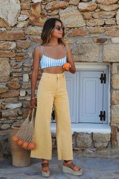 Surfergirl Style, Yellow Pants, Traje Casual, Retro Stil, Spring Summer Outfits, Outfits Casuales, Look Fashion, Summer Looks