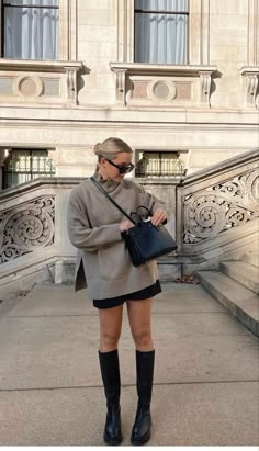 Winter Mode Outfits, Black Boots Outfit, High Boots Outfit, Skandinavian Fashion, Autumn Fits, Black Knee High Boots, Paris Outfits