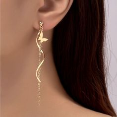 Gold Metallic Lightweight Drop Earrings With Butterfly And Chain Detail. Very Elegant. New Butterfly Chain Earrings, Dangly Butterfly Earrings, Elegant Dangle Earrings With Butterfly Charm, Gold Butterfly-shaped Metal Jewelry, Metallic Butterfly, Elegant Gold Butterfly-shaped Earrings, Butterfly Chain, Chain Drop Earrings, Gold Earring