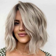 43%20Best%20Blonde%20Bob%20Hairstyles%20&%20Blonde%20Lobs%20for%202024 Trendy Bob, Angled Bob Haircuts, Hairstyles Blonde, Blonde Bob Hairstyles, Corte Bob, Cool Short Hairstyles, Light Blonde Hair, Tutorial Ideas