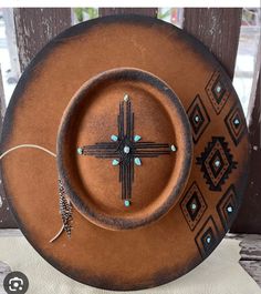 Cowgirl Hats Western Brown, Burned Hat Design Simple, Cactus Burned Hat, Burned Hats Diy, Boho Cowboy Hat, Hand Burned Felt Hats, Western Hat Burning Ideas, Embroidered Cowboy Hat, Wood Burning Hats