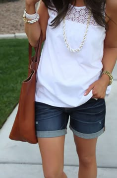 Dark Jean Shorts Outfit, Northeast Girl, Madewell Tote, Pink Espadrilles, Denim Shorts Outfit, Outfit Denim, Summer Outfits Women Over 40, White Bracelet, Perfect Denim