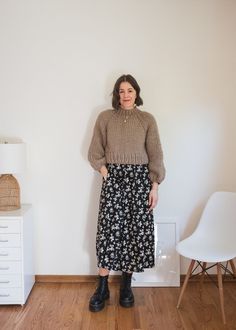 Tshirt And Skirt Outfit Winter, Skirt Outfits Winter 2022, Style Midi Skirt Winter, Scandinavian Fashion Fall 2024, Winter Dress Ideas Casual, Winter Dress Outfit Casual, Layering Dresses For Winter, Sweater And Dress Layering, Winter Style 2022