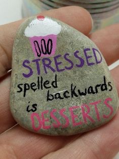 Decorative Rocks, Funny Rock, Inspirational Rocks, Instruções Origami, Rock Hand, Painted Rocks Craft, Painted Rocks Diy, Rock Painting Ideas Easy, Rock Painting Patterns