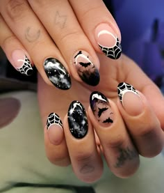 30 Simple Yet Pretty Short Halloween Nails For Spooky Season - 232 Fall Fox Nails, Halloween Nails Short, Ongles Beiges, Neat Nails, Horror Nails, Emerald Nails, Halloween Nails Easy