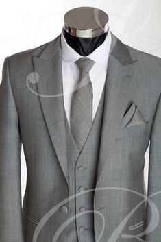 Not saying that I want you to have this, I just thought it was cool! #weddingsuits Italian Mens Fashion, Terno Slim, Slim Fit Tuxedo, Suits Men, Groomsmen Attire, Gray Weddings, Sharp Dressed Man