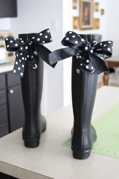 make ugly walmart rain boots cute! SO CUTE!!! Wellies Rain Boots, Look Festival, Beauty And Fashion, Girl Blog, Up Girl, Vivienne Westwood, Diy Fashion, Diy Clothes, Me Too Shoes