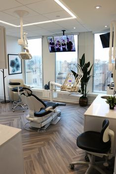 Health Clinic Aesthetic, Upscale Dental Office, Aesthetic Dentist Office, Neutral Dental Office, Dental Office Aesthetic, Dental Office Flooring, Dentist Office Aesthetic, Aesthetic Dental Clinic