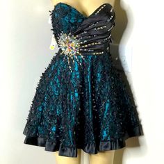 Juliet Silver Lace & Jeweled Dress Sz Large. Comes With Removable Straps. This Dress Is Stunning The Color Is Vibrant. Retail $236.99 Box# 16. Teal Floor Length Dress, Teal Floor, Strapless Beach Dress, Blue Short Dress, Jeweled Dress, Juliet Dress, Strapless Sequin Dress, Gorgeous Black Dress, Character Clothes