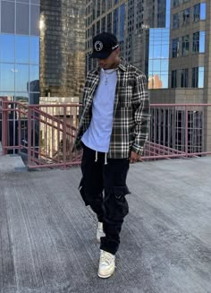 Drip Streetwear Men Outfits Spring, Men Fall Outfits Streetwear, Light Blue Varsity Jacket Outfit Men, Black Fits Men Aesthetic, Men Outfits With Hats, Outfit Ideas Black Guy, Street Wear Big Men, Black Man Fashion Swag, Men's Street Wear Outfits Fashion Styles