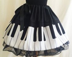 Este artículo no está disponible Musician Clothes, Nerd Outfits, Queen Of Hearts Costume, Piano Bar, Theme Dress, Piano Keys, High Fashion Outfits, Fancy Dress For Kids