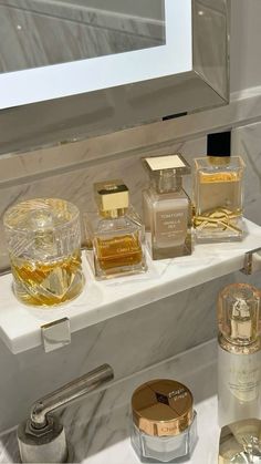 Perfume Collection Fragrance, Perfume Lover, Classy Aesthetic, Luxury Perfume, روتين العناية بالبشرة, Dolce E Gabbana, Perfume Collection