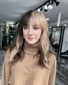 Half-Blonde Half-Brown Hair Will Give You It-Girl Vibes Blonde Panels In Dark Hair, Brown N Blonde Hair, Fall Hair Inspiration Blonde, Brown Hair Blonde Fringe, Blond Halo Hair, Half Hair Color Ideas, Half Blond Hair, Reverse Money Piece, Quarter Split Dye