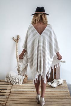 Towel Poncho, White Beach Cover Up, Beach Poncho, Bohemian Kimono, Beach Kimono, White Boho Dress, Beige Boho, Towel Beach, Boho Kimono