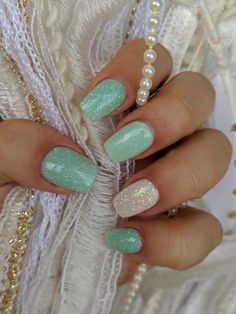 Dipped Nails Ideas Short, Spring Gel Nails Ideas Color Combos, May Dip Nails Ideas 2024, Simple Teal Nails, Powder Dip Nail Ideas Spring, Light Green Glitter Nails, Mint Green Nails With Glitter, March Dip Nails Ideas, Spring Green Nails Ideas