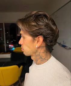 Men’s Haircut Medium Length, Mid Length Mens Haircut, Muller Hairstyle Men, Long Trim Haircut Men, Flowy Hair Men, Male Long Hairstyles, Medium Length Haircut Men, Mens Haircuts Thick Hair, Instagram Salad