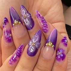 gelx Purple Nails Designs Summer, 90s Acrylic Nails Art Designs, Purple Gel X Nails, Purple Short Acrylic Nails, Ongles Y2k, Purple And Gold Nails Designs, Purple And Yellow Nails, Nail Inspo Purple, Purple And Gold Nails