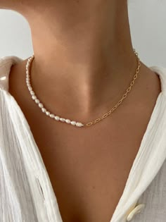 Half gold filled link, half freshwater pearl 16 inches with 2 inch chain extender Modern Pearl Necklace, Modern Pearl Jewelry, Diy Pearl Necklace, Jewelry Anklets, Gold Pearl Jewelry, Pearl Necklace Designs, Freshwater Pearl Jewelry, Pearl Necklace Earrings, Jewelry Essentials