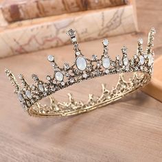 Saison:Toutes les Saisons; Matière:Alliage; Dimensions du colis:19.010.03.0; Date de l'annonce:05/16/2022 Elizabeth Queen, Gold Bridal Crowns, Hair Ornaments Wedding, Swarovski Tiara, Crystal Crown Wedding, Royal Crowns, Prom Accessories, Headpiece Hairstyles, Rhinestone Crown