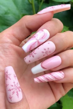 Christmas Nails Pink And White Glitter, Peppermint Nails Candy Canes, Pink Snow Flakes Nails, Xmas Coffin Acrylic Nails, Pink Cristhmas Nails, White Pink Christmas Nails, Girly Holiday Nails, Pink And White Candy Cane Nails, Snow Flakes Nail Design