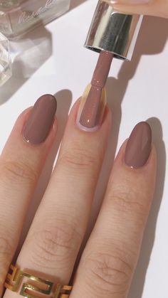 HUELLA Vegan Nail Lacquer - The Berries Dark Mauve, Nude Nail Designs, Subtle Nails, Casual Nails, Ideas Nails, Flat Brush, Art Nails, Makati, Chic Nails