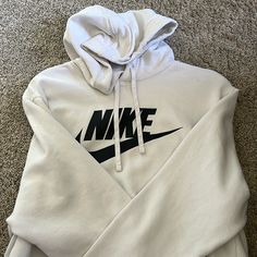 Brand New Condition Nike Urban Style White Sweatshirt, White Nike Hoodie Men, Men’s Hoodies, Nike White Urban Sweatshirt, White Nike Urban Sweatshirt, White Nike Urban Hoodie, Nike White Urban Hoodie, Men’s Nike Hoodie, White Nike Hoodie