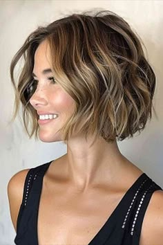 Get chic with short, cute chin-length haircuts for a fresh look. Check out our full range of cute haircuts for short hair for more style inspiration! Beach Wave Bob Hairstyles, Short Hair For Double Chin, French Bobs, Timeless Hairstyles, Haircut Design, Haircuts For Ladies, Chin Length Haircuts, Chic Haircut, To Try