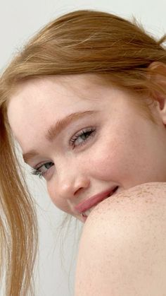 Botox Wrinkles, Portret Feminin, Women With Freckles, Beautiful Summer Wallpaper, Pale Girl, Photography Advice, Golden Hair, Redhead Beauty, Make Makeup