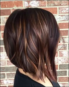 Caramel Highlights for Black Hair: 30+ Gorgeous Hairstyles for 2023 18 Obličejové Masky, New Short Hairstyles, Red Highlights, Caramel Highlights, Haircuts Short, Penteado Cabelo Curto, Pixie Haircuts, Brown Hair With Highlights, Short Hair Haircuts