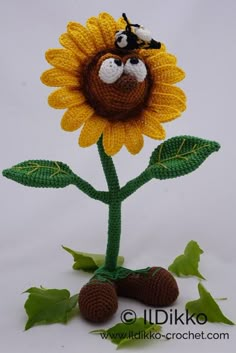 فن النسيج, شال كروشيه, Eyelash Yarn, Crochet Sunflower, The Sunflower, Crochet Flower Patterns, Crochet Basics, Tapestry Needle, Knit Outfit