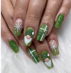 Knomes Nails, Christmas Gnome Nails Art, Gnome Nails Art, Gnome Christmas Nails, Gnome Nail Designs, Christmas Character Nails, Christmas Gnome Nails, St Patricks Day Nails Design, Gnome Nails