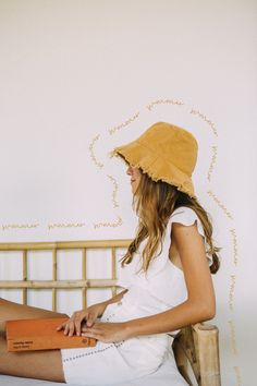 Bucket Hat Photoshoot Ideas, Bucket Hat Photoshoot, Outfit Inspiration Women, Holiday Hats, Thrift Fashion, Branding Photos, 인물 사진, Girl With Hat