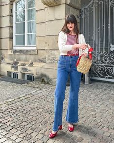 Red Shirt Outfit, Jane Outfits, Holidays Outfits, Light Blue Jeans Outfit, 2024 Holidays, Everyday Ootd, Clean Outfit, Bills Mafia, Blue Jean Outfits