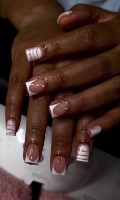 𝙱𝚁𝙸𝚃𝚃𝙱𝚁𝙰𝚃𝚆𝚁𝙻𝙳 Baddie Short French Tip Nails, Simple Acrylic Nails French Tip Color, Short Mini Acrylic Nails, Metallic French Tip Nails Short, Short French Tip Acrylic Nails Design, Bad And Boujee Nails Short, Acrylic Toe Nails, Acrylic Nail Set, Hard Nails