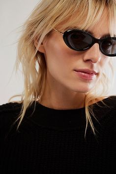 Looking to make a bold statement? These fashion glasses for women are designed to turn heads. Pair them with your favorite outfit for a look that's uniquely you!
#FashionStatement #WomenEyewear #ChicGlasses #FashionLovers Oval Sunglasses, Oval Frame, Pink Sky, Black Fits