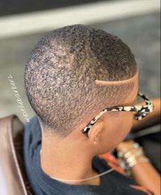 Bald and Boujee | I want this this exact haircut 😍😍😍 Makes me want to ditch the blonde for a bit. 💈@westhebarber2 💋 | Instagram 4c Fade Haircut Women, Short Shaved Hair, Black Hair Haircuts, Chop Hairstyles, Top Fade Haircut, Faded Haircut, Short Black Natural Hairstyles, Comb Twist