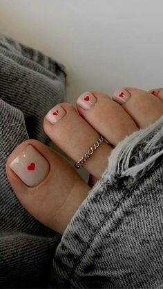 Xmas Pedicure Ideas, Cute Toe Designs, Painted Toenails Ideas, Simple Toe Nail Art, Manicure And Pedicure Ideas Matching, Foot Nail Art Design, Toe Designs Pedicure, Japanese Pedicure, Mani Pedi Ideas